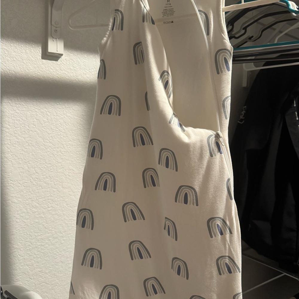 Kyte BABY White sleepsack Fog Rainbow Accents
